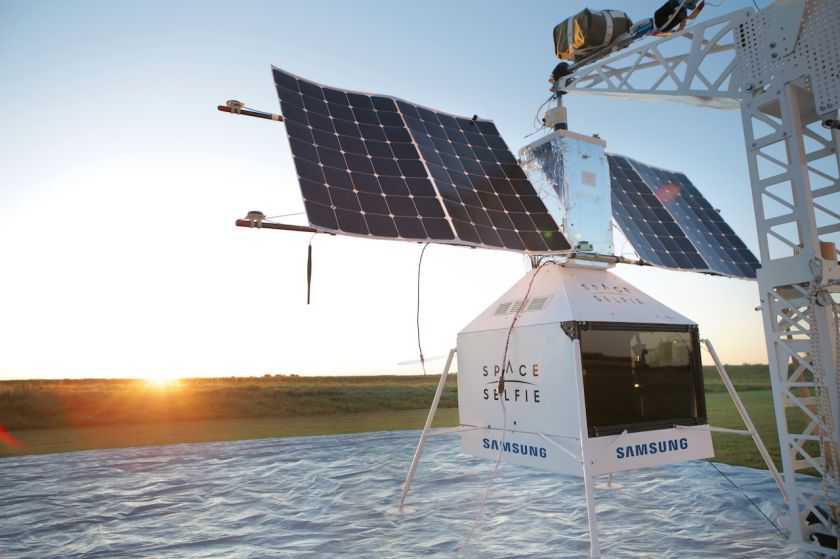 Trūksta idėjų asmenukėms? Užfiksuokite ją kosmose