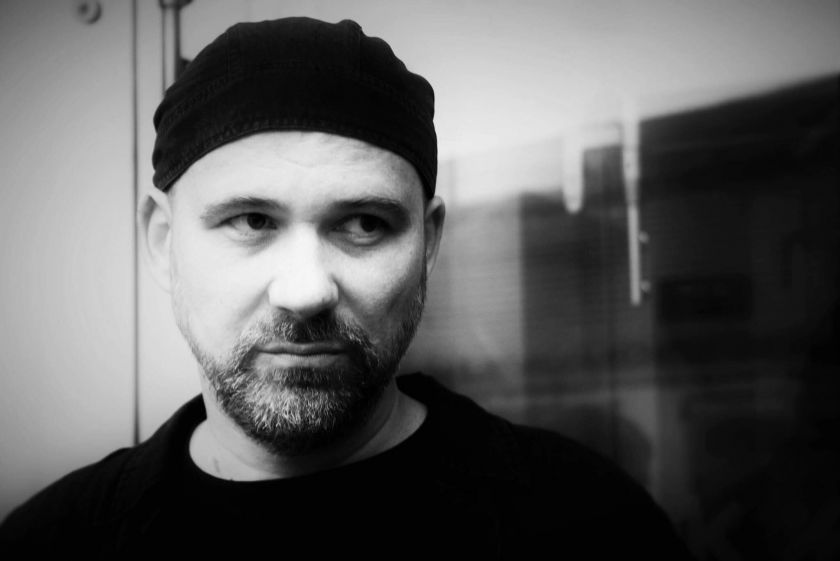 Rekonstruojamame „Keistuolių teatre“ žiūrovų laukia dvi premjeros!
