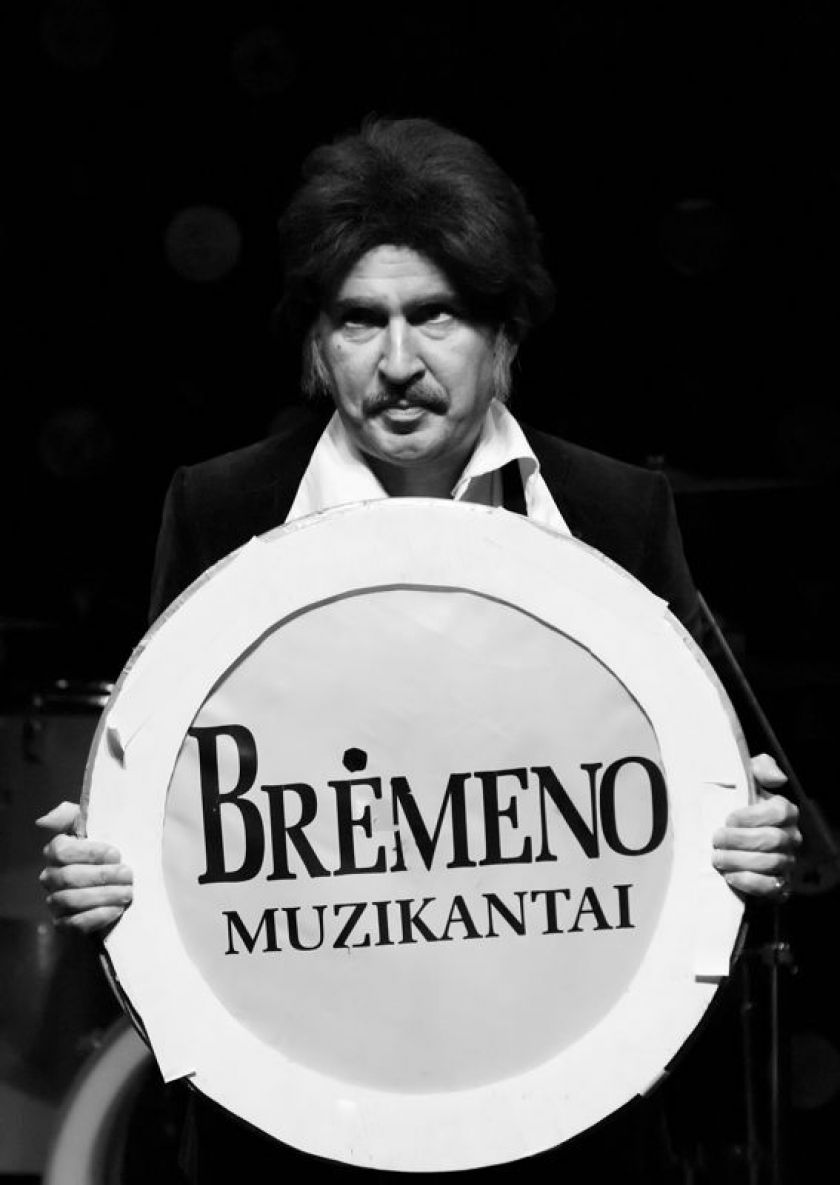 Rekonstruojamame „Keistuolių teatre“ žiūrovų laukia dvi premjeros!