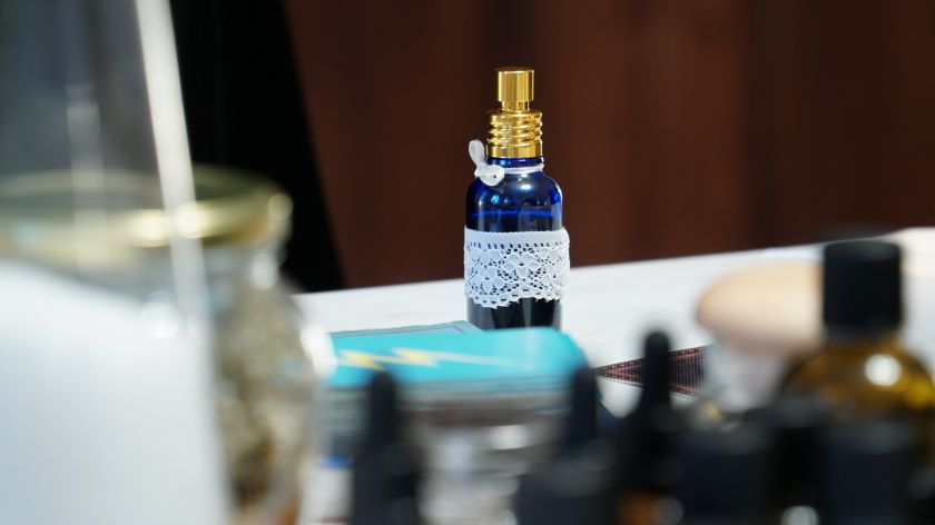 Gundymai žiūrovų juslėms: kaip kvepia spektaklis „Pavojingi ryšiai“?