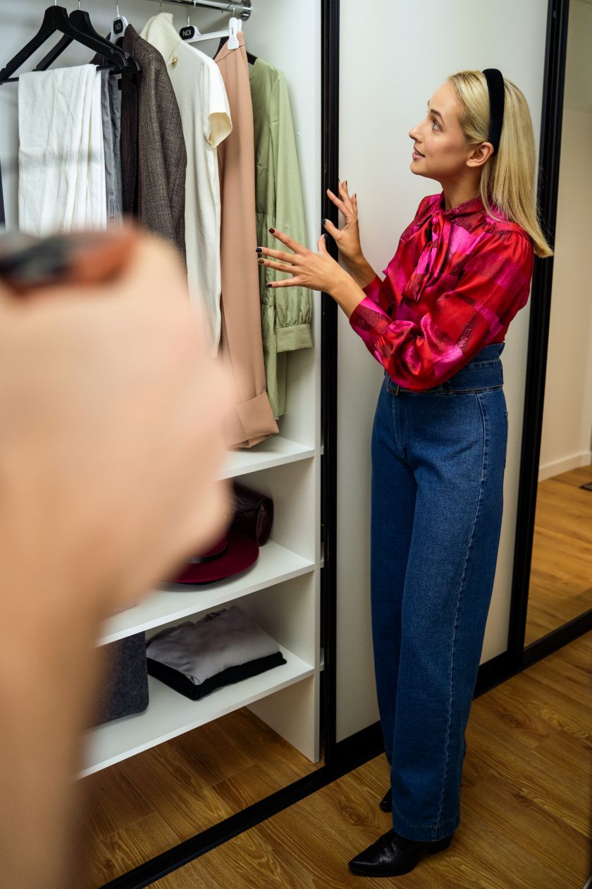 Stilistės V. Šaulytės patarimai naujakuriams: kaip suplanuoti ir susitvarkyti spintą?