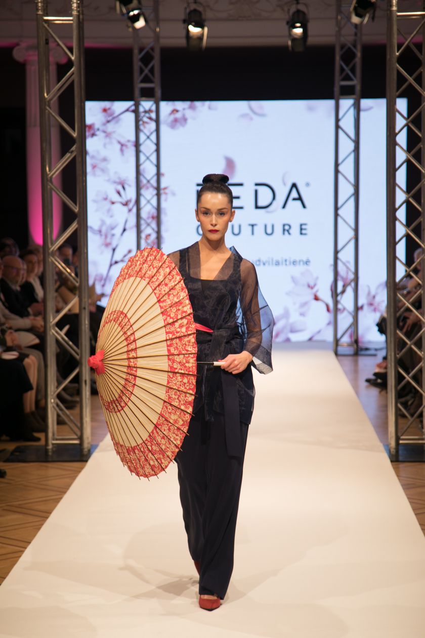 Dizainerė Reda Budvilaitienė pakvietė į kolekcijos pristatymą: ant podiumo – ryškus Japonijos aidas