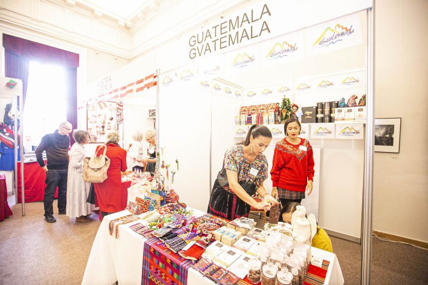 Vilniuje duris atvėrė kasmetinė Tarptautinė Kalėdų labdaros mugė