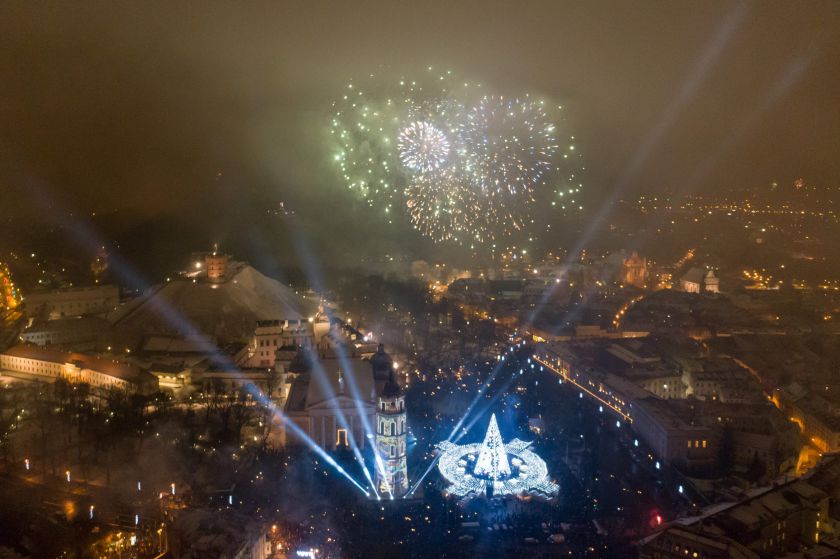 Įspūdingos 2020-ųjų sutiktuvės Vilniuje: unikali 3D instaliacija ir fejerverkų šou