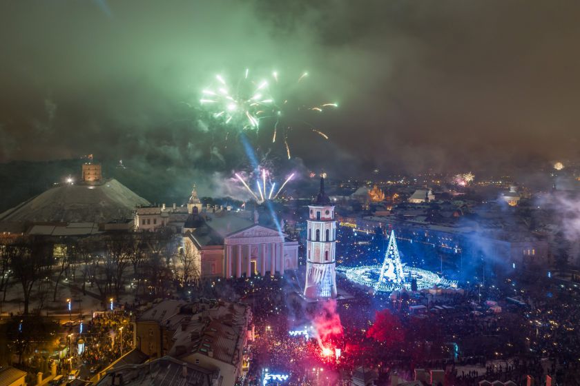 Įspūdingos 2020-ųjų sutiktuvės Vilniuje: unikali 3D instaliacija ir fejerverkų šou