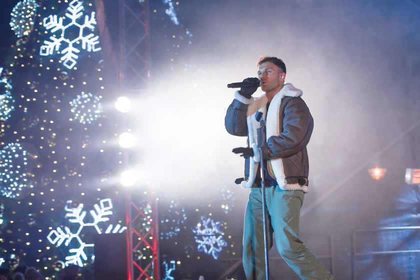 Tauragė įžiebė Kalėdų eglę: po įspūdingos pradžios pradedamas nemokamų renginių maratonas