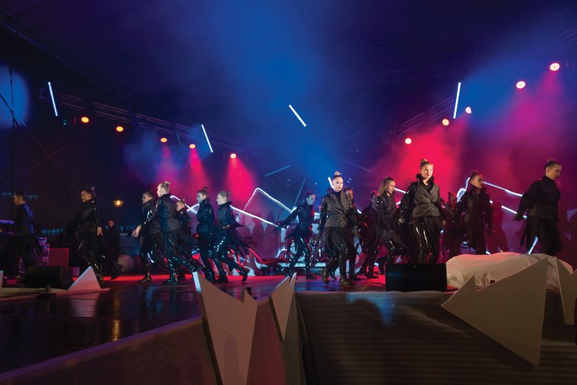 Tauragė įžiebė Kalėdų eglę: po įspūdingos pradžios pradedamas nemokamų renginių maratonas