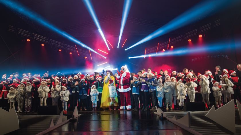 Tauragė įžiebė Kalėdų eglę: po įspūdingos pradžios pradedamas nemokamų renginių maratonas