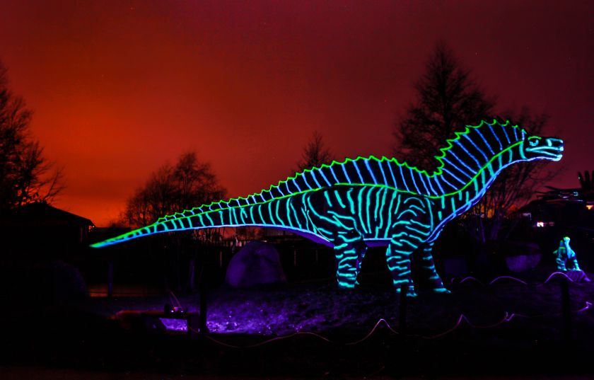 Švytinčių dinozaurų magija Radailiuose.