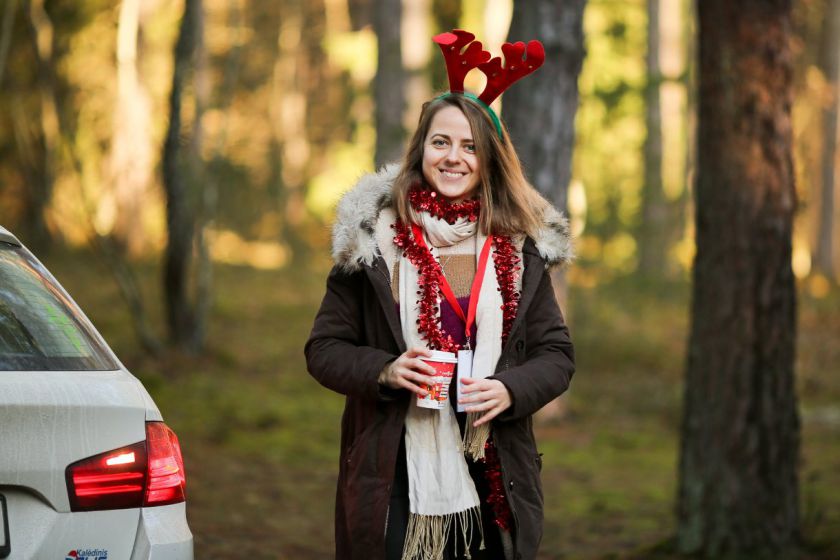 „Kalėdiniame ralyje“ – briedžiai, fėjos, nykštukai ir spalvingi automobiliai