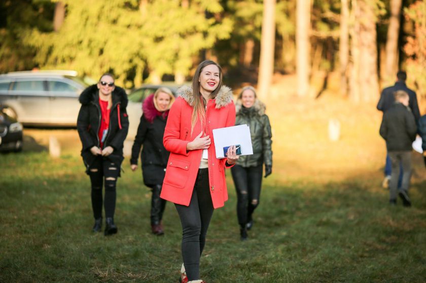 „Kalėdiniame ralyje“ – briedžiai, fėjos, nykštukai ir spalvingi automobiliai