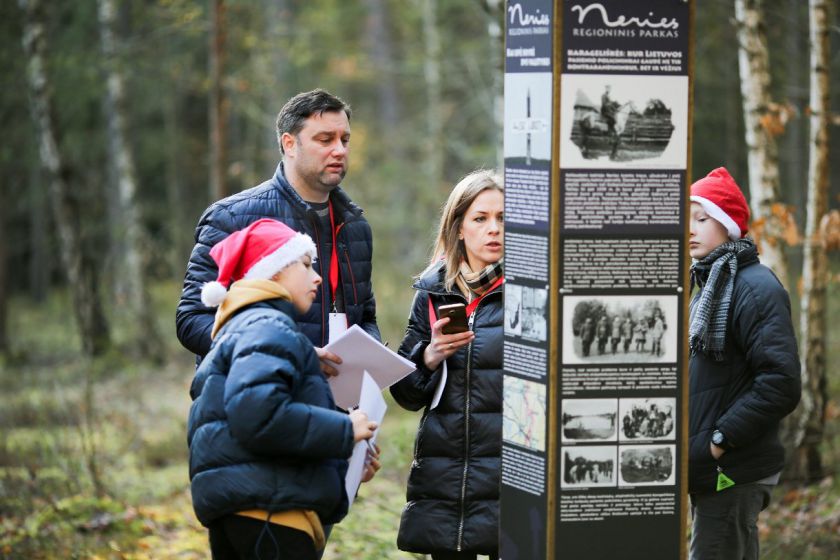 „Kalėdiniame ralyje“ – briedžiai, fėjos, nykštukai ir spalvingi automobiliai