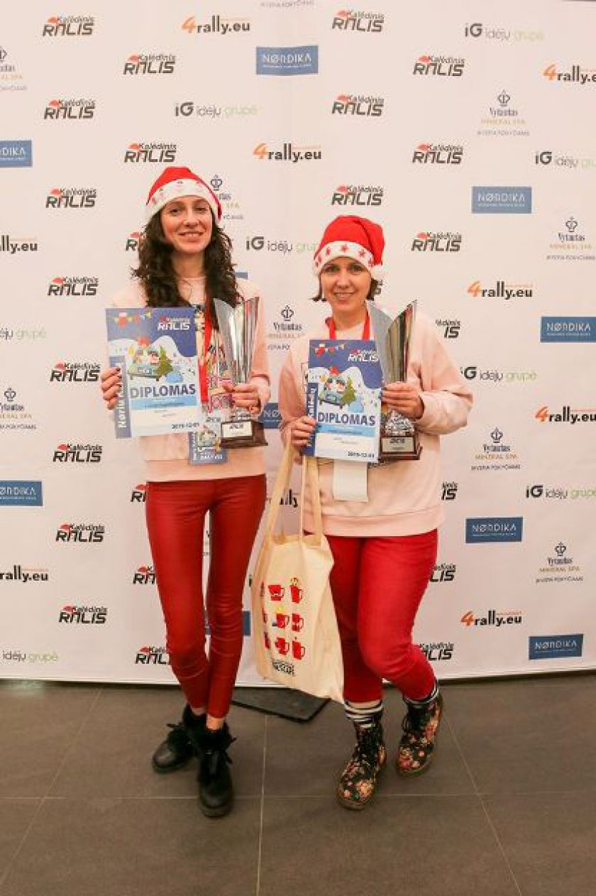 „Kalėdiniame ralyje“ – briedžiai, fėjos, nykštukai ir spalvingi automobiliai