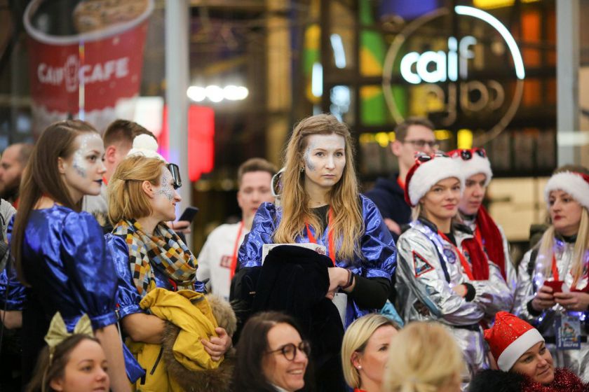 „Kalėdiniame ralyje“ – briedžiai, fėjos, nykštukai ir spalvingi automobiliai