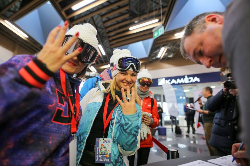 „Kalėdiniame ralyje“ – briedžiai, fėjos, nykštukai ir spalvingi automobiliai