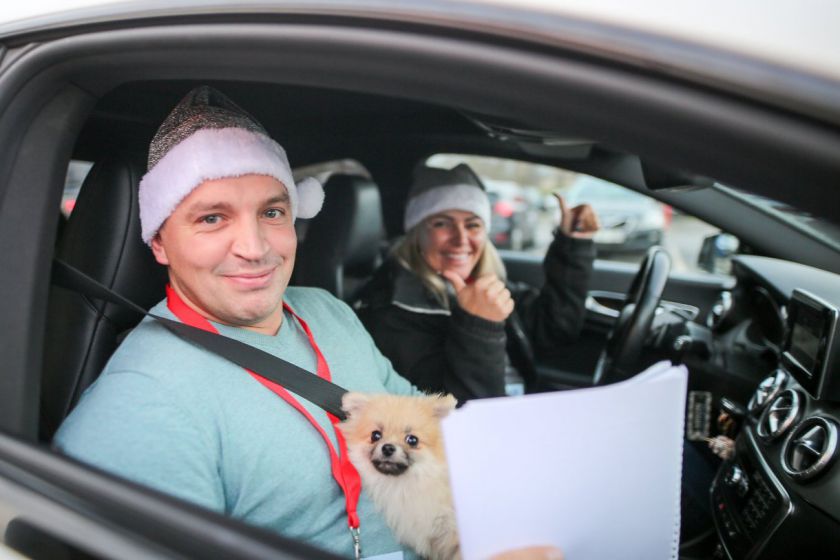 „Kalėdiniame ralyje“ – briedžiai, fėjos, nykštukai ir spalvingi automobiliai