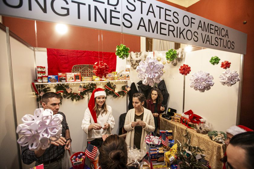 Vilniuje duris atvėrė kasmetinė Tarptautinė Kalėdų labdaros mugė