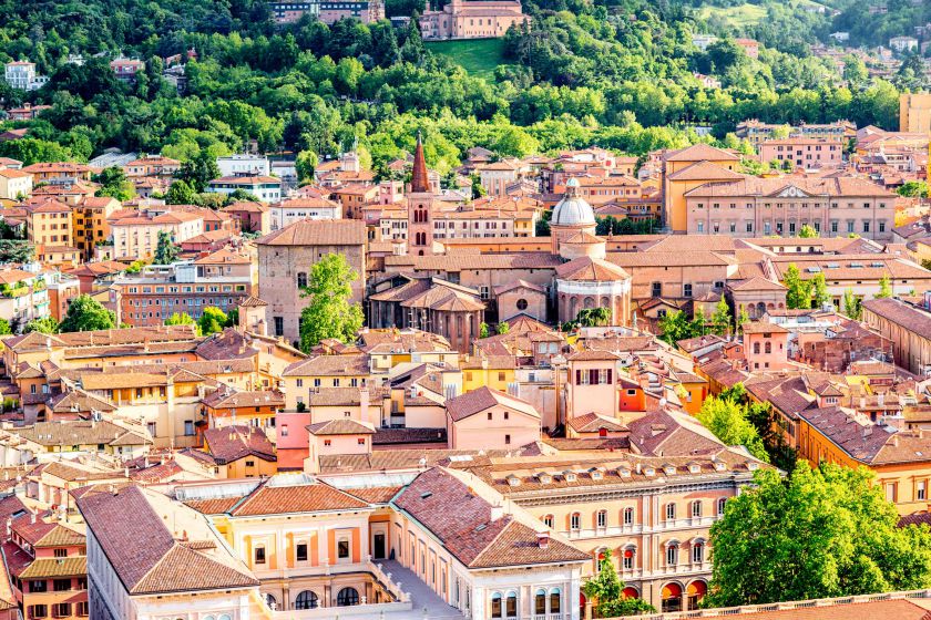 Romantiškas skrydis Valentino dienos proga: kokios kryptys siūlomos Lietuvos oro uostuose?