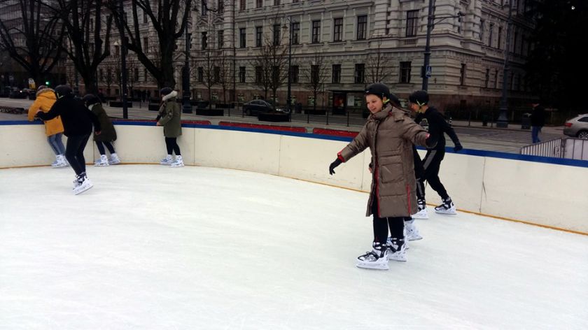 Lukiškių aikštėje čiuožinėjo jau 29 tūkstančiai – čiuožykla veiks iki Kovo 11-osios
