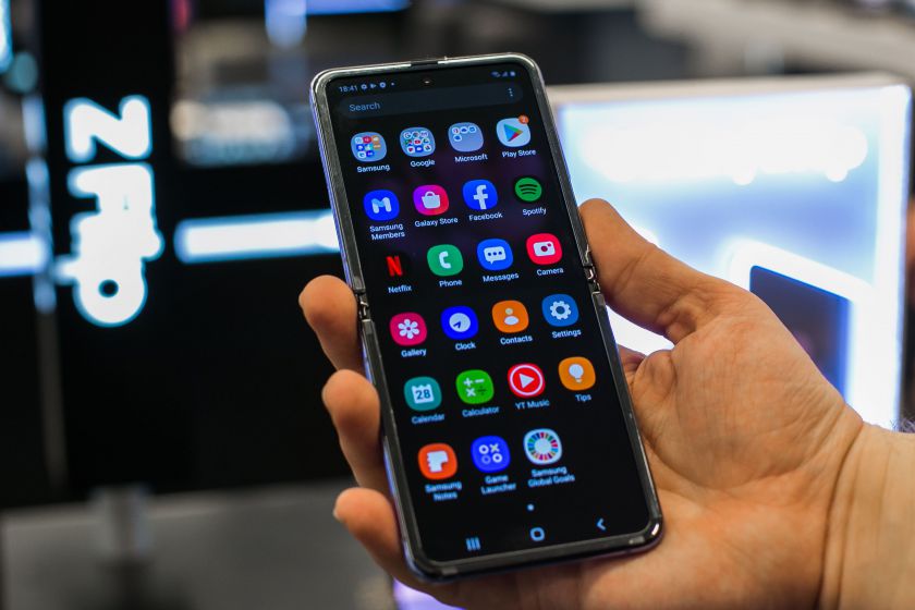 Sulenkiamas „Galaxy Z Flip“ – ką jis turi tokio, ko neturi tradiciniai išmanieji?