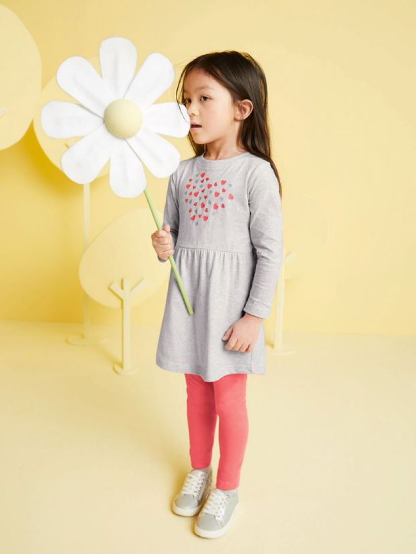 Vaikų pavasario aprangos tendencijos: dominuoja ryškios spalvos ir patogumas