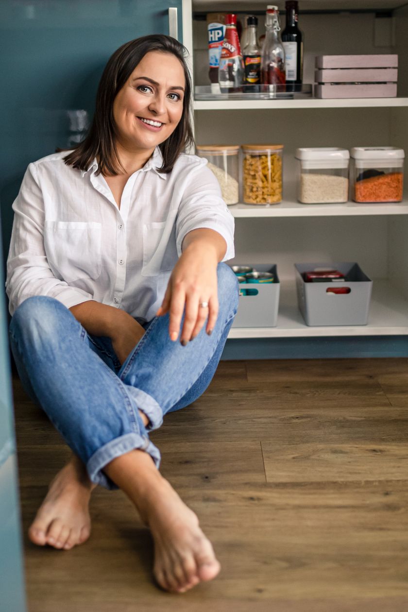 Daiktų laikymas mažame vonios kambaryje: patarimai, kurie padės sutaupyti ne tik vietos, bet ir laiko