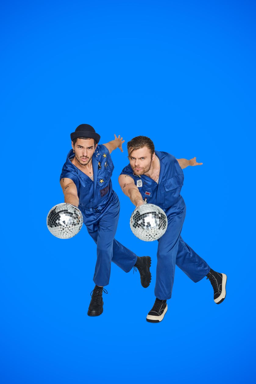 
Startuoja nauja „Tele2“ reklamos kampanija – apie namų internetą uždainavo „Teleduetas“                