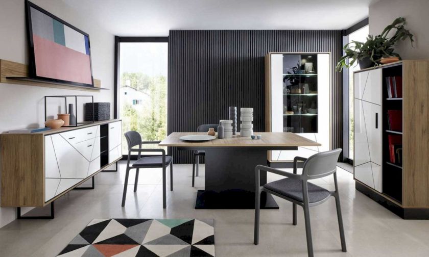 
Valgomojo stalas – vienas svarbiausių švenčių atributų: dizainerė patarė, kaip išsirinkti tinkamiausią                