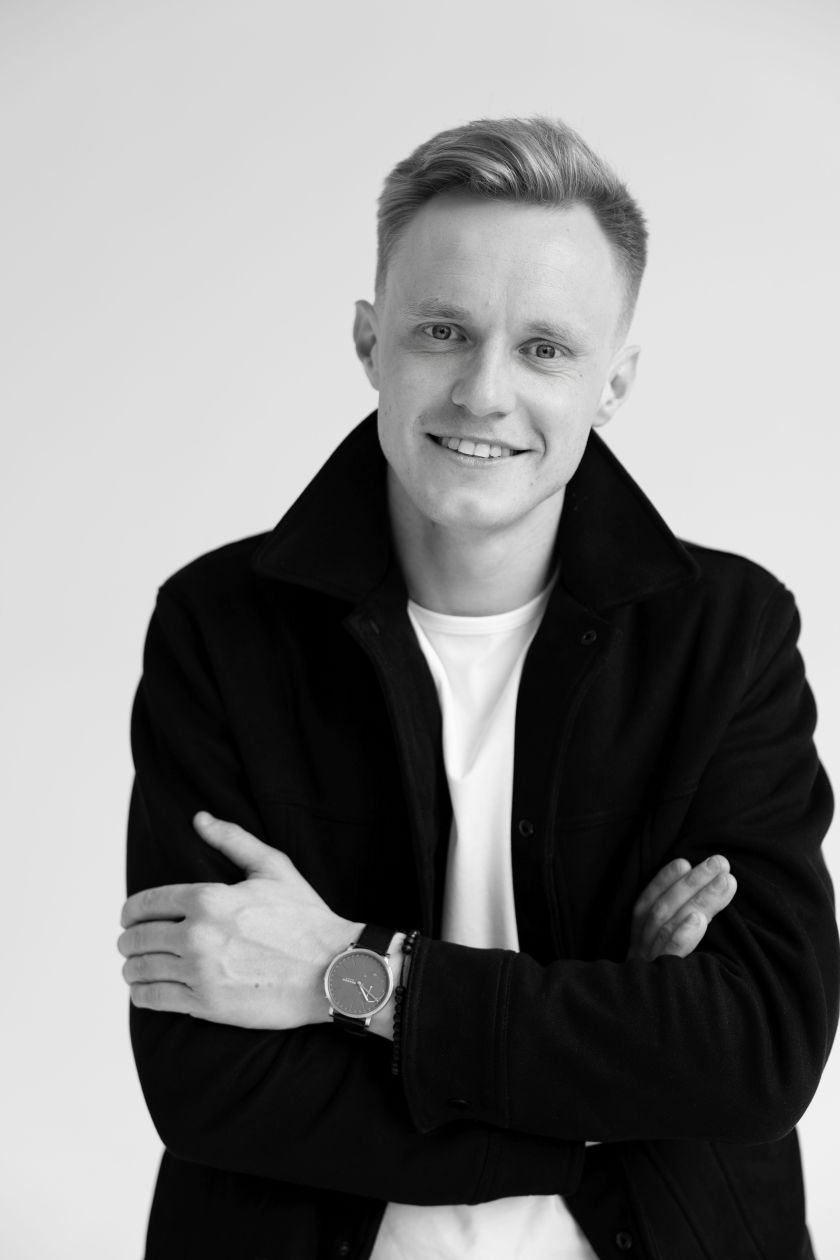 
Roko Bernatonio kurtas magiškas kortas graibsto užsieniečiai                