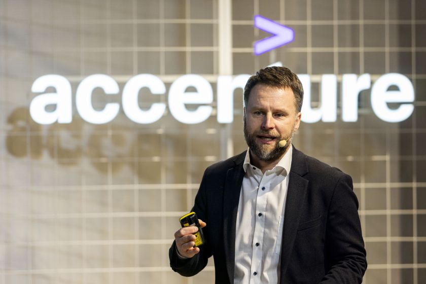 
Artėja technologijų cunamis: atskleistos keturios technologijų tendencijos, kurios pakeis pasaulį                