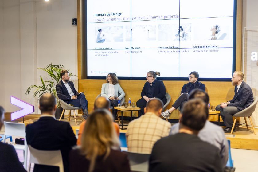 
Artėja technologijų cunamis: atskleistos keturios technologijų tendencijos, kurios pakeis pasaulį                