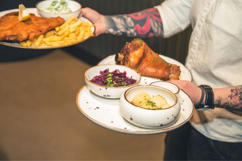 
Bavariškas savaitgalis Kaune – karališkosios šeimos receptų įkvėpta virtuvė ir šokiai pagal tradicines vokiškas melodijas                