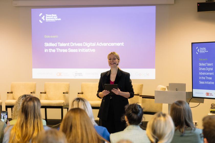 
„Women Go Tech” tyrimas, remiamas „Google.org“ ir ESBO: net 61% moterų Vidurio ir Rytų Europoje nori gilintis į dirbtinio intelekto galimybes – organizacija apmokys 20 000 moterų                