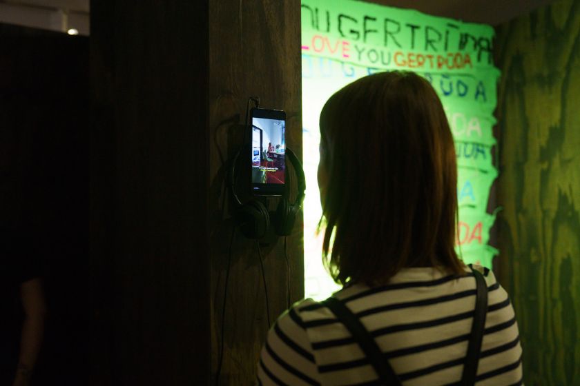 
Naujoje MO parodoje – nuo savipagalbos praktikų iki sąmokslo teorijų                