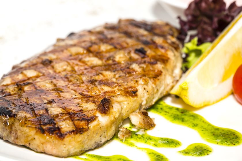 
Iš jūros išplaukus ir grilin atplaukus: kokią žuvį dažniausiai čirškina V. Radzevičius?                