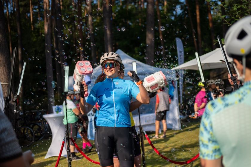 Pasaulinio labdaringo 100 km važiavimo dviračiais renginyje – rekordinis kiekis Lietuvos dviratininkių