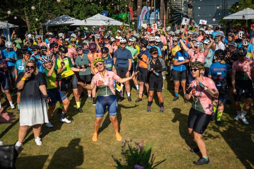 Pasaulinio labdaringo 100 km važiavimo dviračiais renginyje – rekordinis kiekis Lietuvos dviratininkių