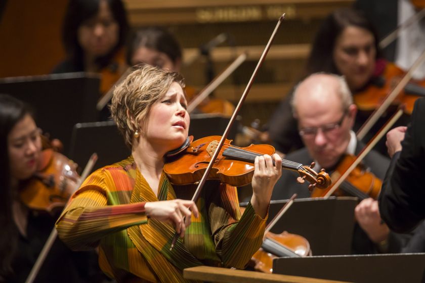 
Smuiko žvaigždė Leila Josefowicz jau Vilniuje – su LNSO ir dirigentu Peteriu Rundeliu ruošiamas festivalio „Gaida” atidarymo koncertas                