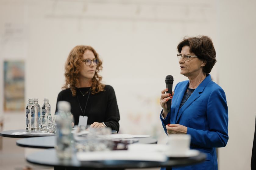
Penktadienį prasideda „ArtVilnius’24“: šventinis tortas ir komplimentai augančiai meno mugei                