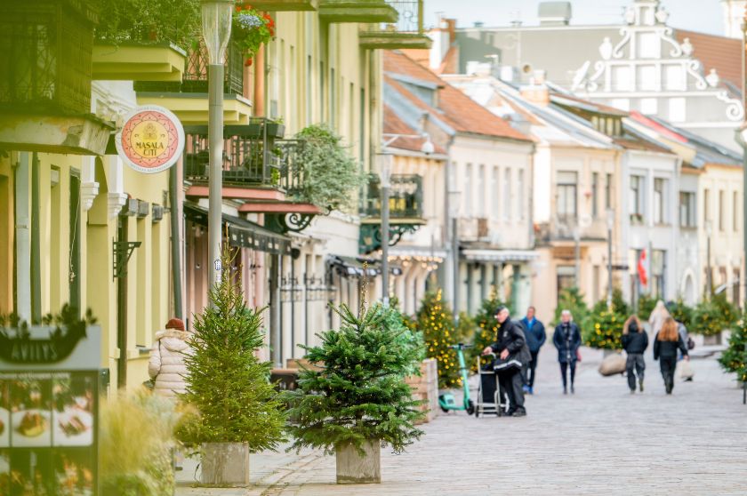 Kaunas pirmasis Lietuvoje įžiebs Kalėdų eglę: įspūdinga šventė su garsiais atlikėjais ir gyvas medis Vienybės aikštėje