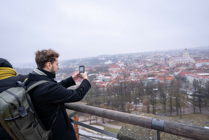 Gedimino pilies bokšte – 1989 m. virš Vilniaus iškelta trispalvė ir LNM 170 metų šventės pradžia