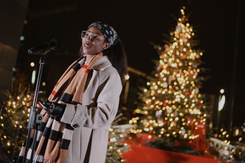 Tarptautinė Kalėdų eglė kviečia į Europos aikštę: pasigrožėkite skirtingų šalių švenčių ornamentais