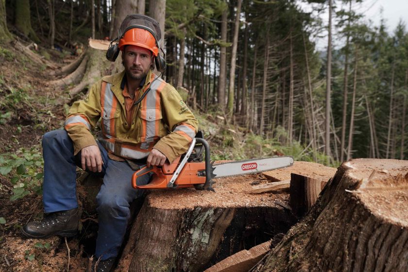 Adrenalino mėgėjams – pavojų kupina medkirčių kasdienybė naujoje „discovery+“ laidoje