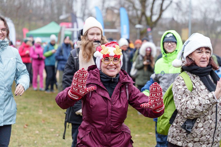 Druskininkuose tikra kalėdinė žygiavimo šventė: šeštadienį „TrenkTuro” žygeiviai užkūrė šventinį karnavalą