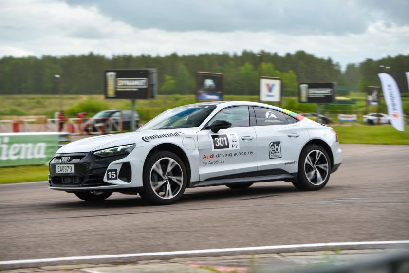 Kuklumui vietos nebėra: „Press Rally“ dalyviai jubiliejinėms varžyboms ruošia išskirtinius automobilius