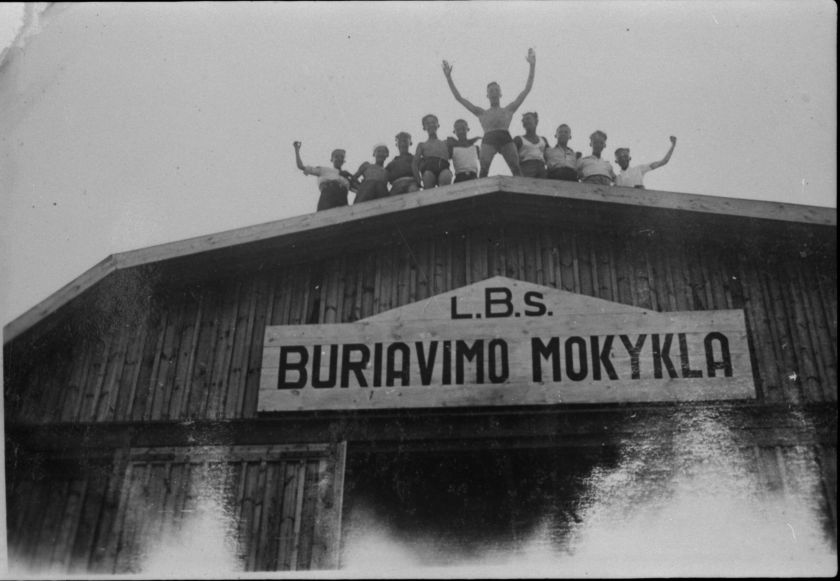 Įtraukiančiai šalies kultūrai – beveik 100 metų: buriuotojai atveria denius visiems, vyks proginės regatos