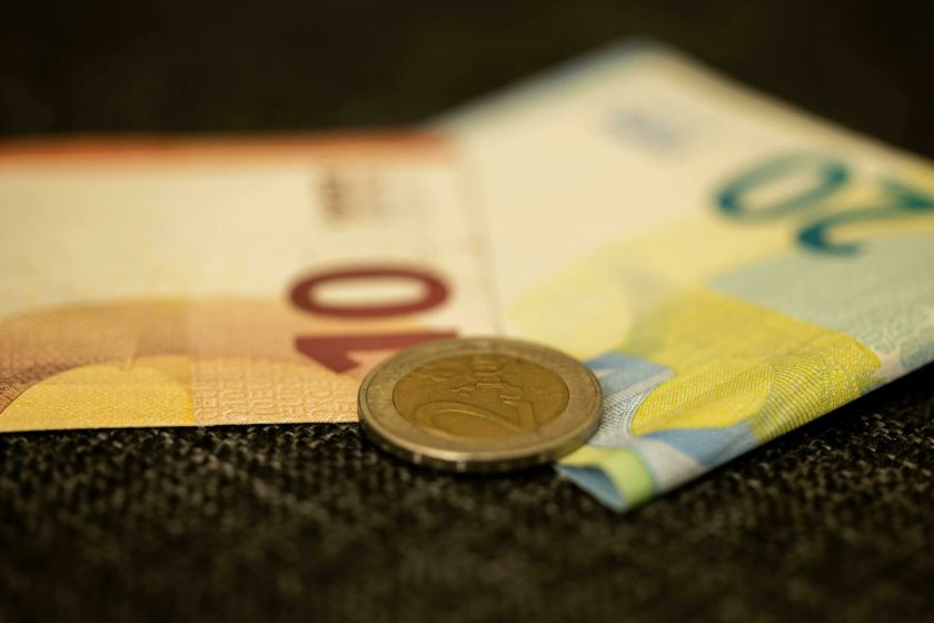 Mažos sumos – įspūdingi rezultatai: kodėl verta pradėti investuoti dar studijų metais?