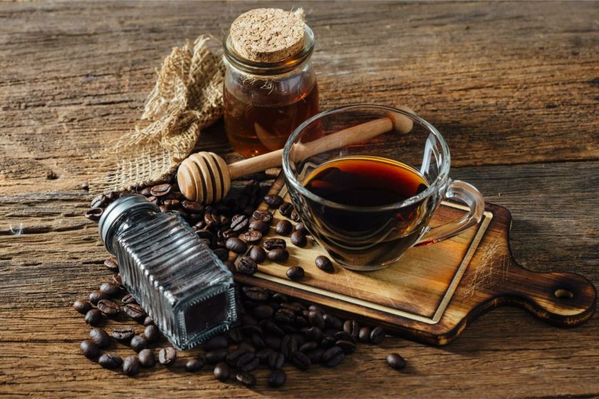 Sviestas arba druska kavos puodelyje? Šie deriniai nustebins net kavos gurmanus