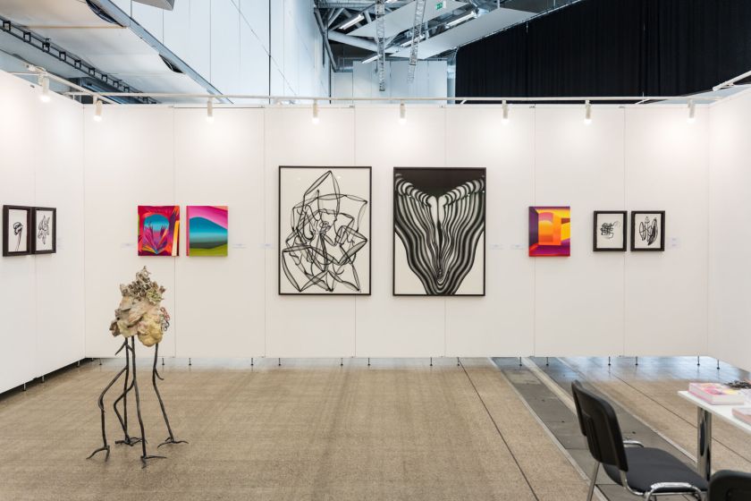 Premijomis apdovanoti šiuolaikinio meno mugės „ArtVilnius’25“ geriausiej
