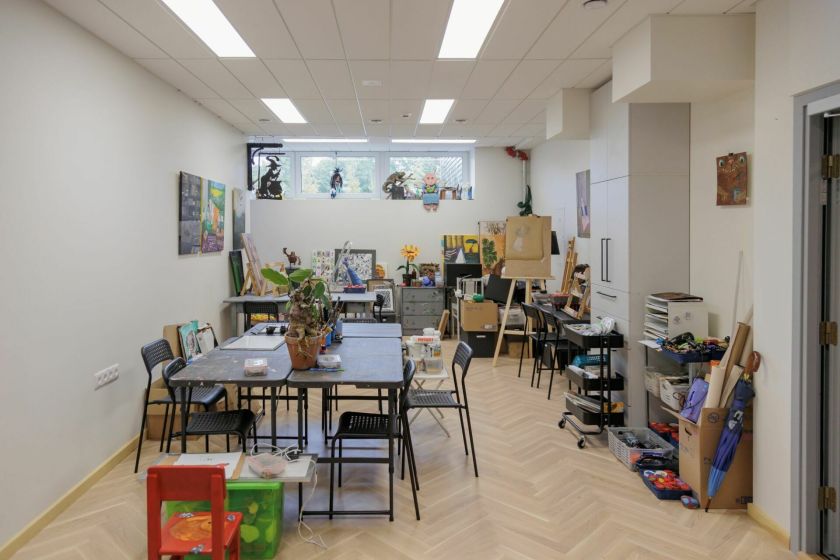 Mažų erdvių dizaino galimybės: kaip 37 kv. metrų patalpa virto daugiafunkce kūrybos studija